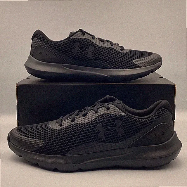Under Armour Surge 3 Men's 9.5 Running Shoes Black Training Sneaker 3024883-002