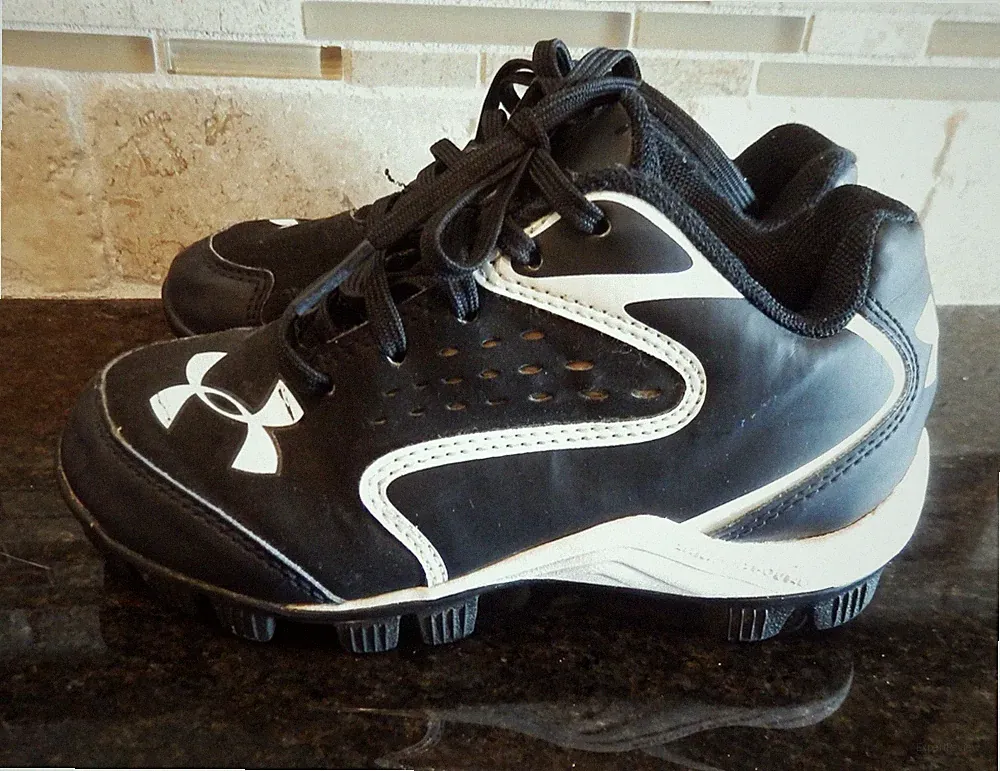 Under armour UA Baseball Football Soccer Black Cleats Shoes Kids Boys SZ 12 K