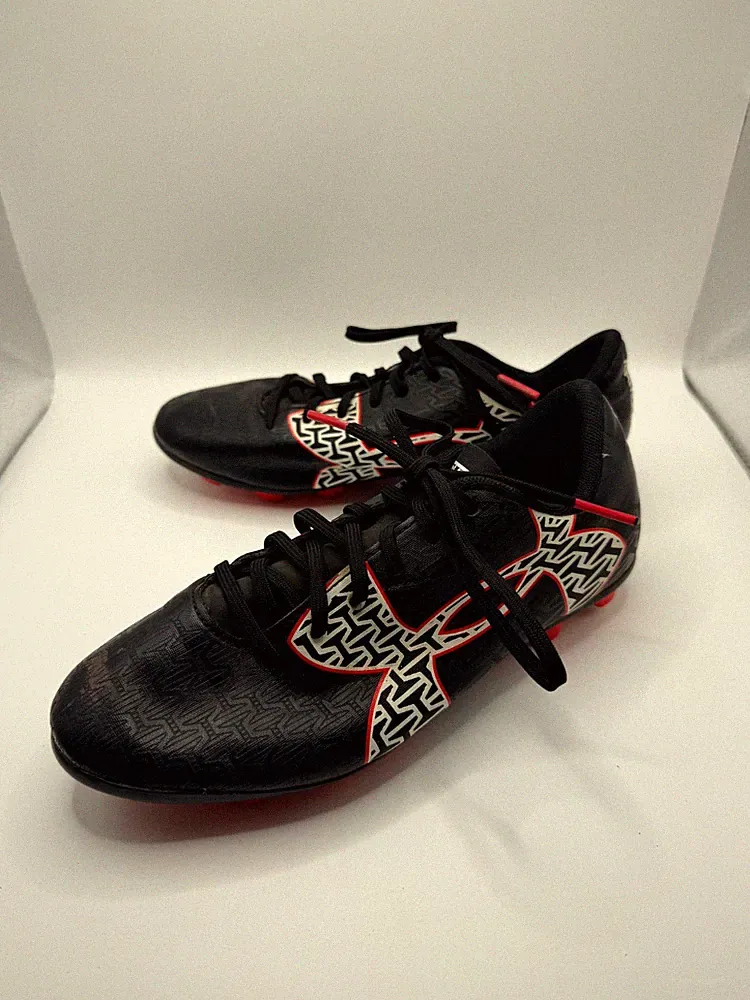 Under Armour UA Clutchfit Force 2.0 FG 1264206-006 Youth 4 Black Soccer Cleats