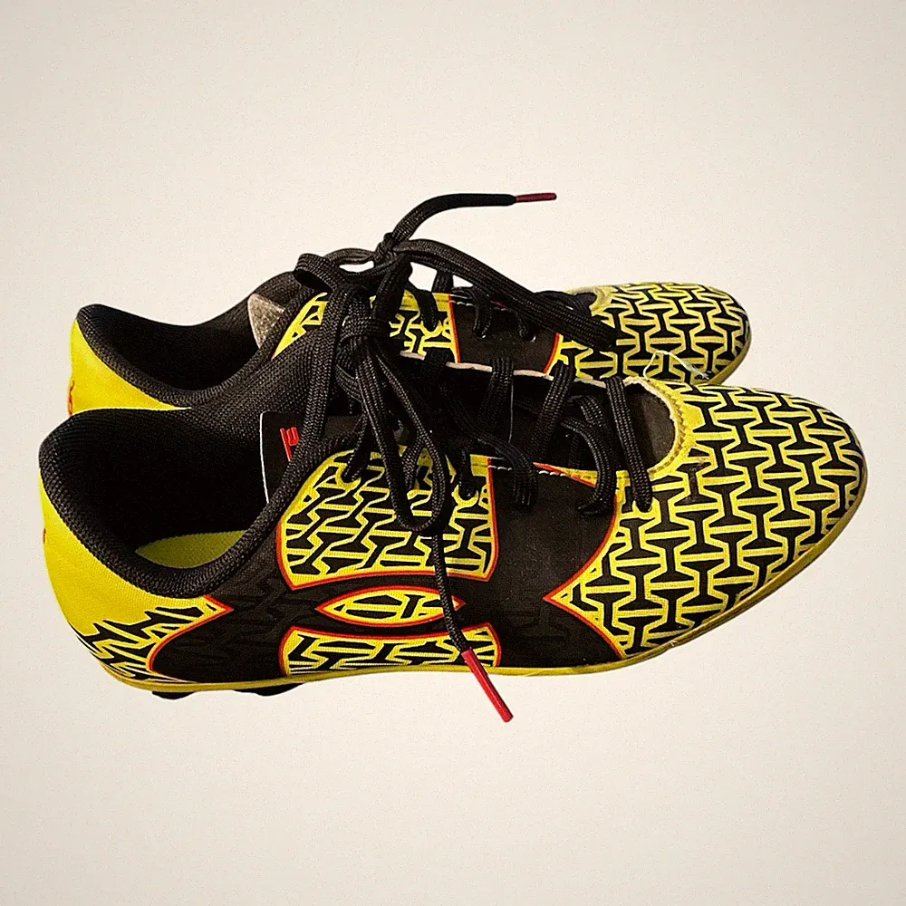 Under Armour UA Force Boys 2Y Youth Soccer Cleats Yellow Black MoldedStud Sports