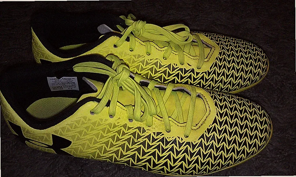 Under Armour UA Kids Youth Boys Girls Yellow Soccer Cleats US 3 3Y EUR 35 EUC