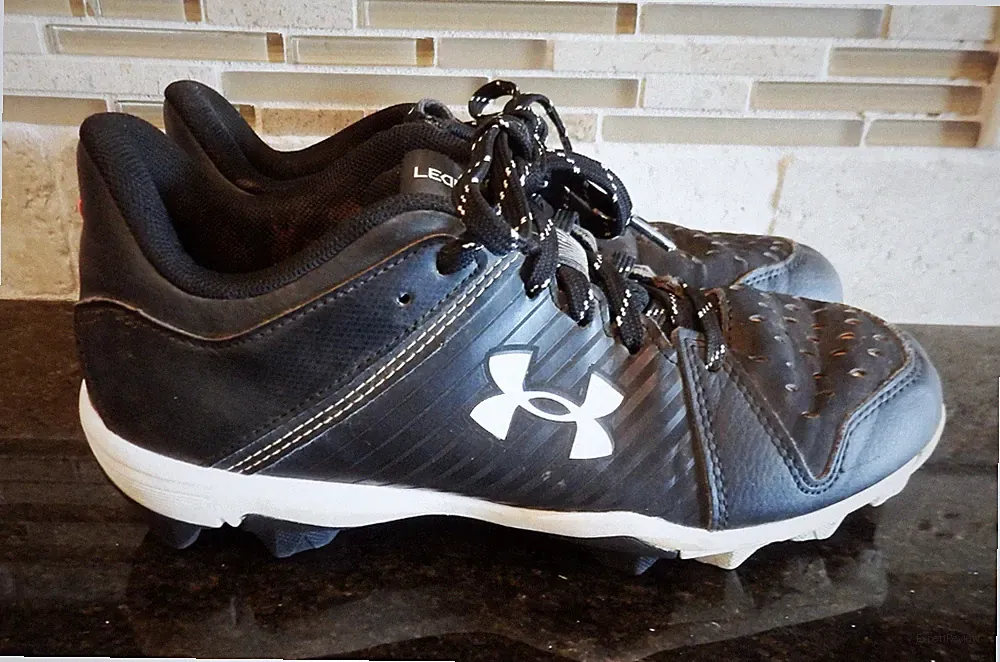 Under armour UA Leadoff Baseball Football Soccer Youth Kid Cleats Shoes SZ 3.5 Y