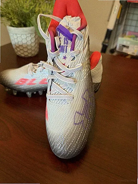 Under Armour Women's Size 7 Soccer Cleats Blur Smoke MC 3025123-100 NEW A4
