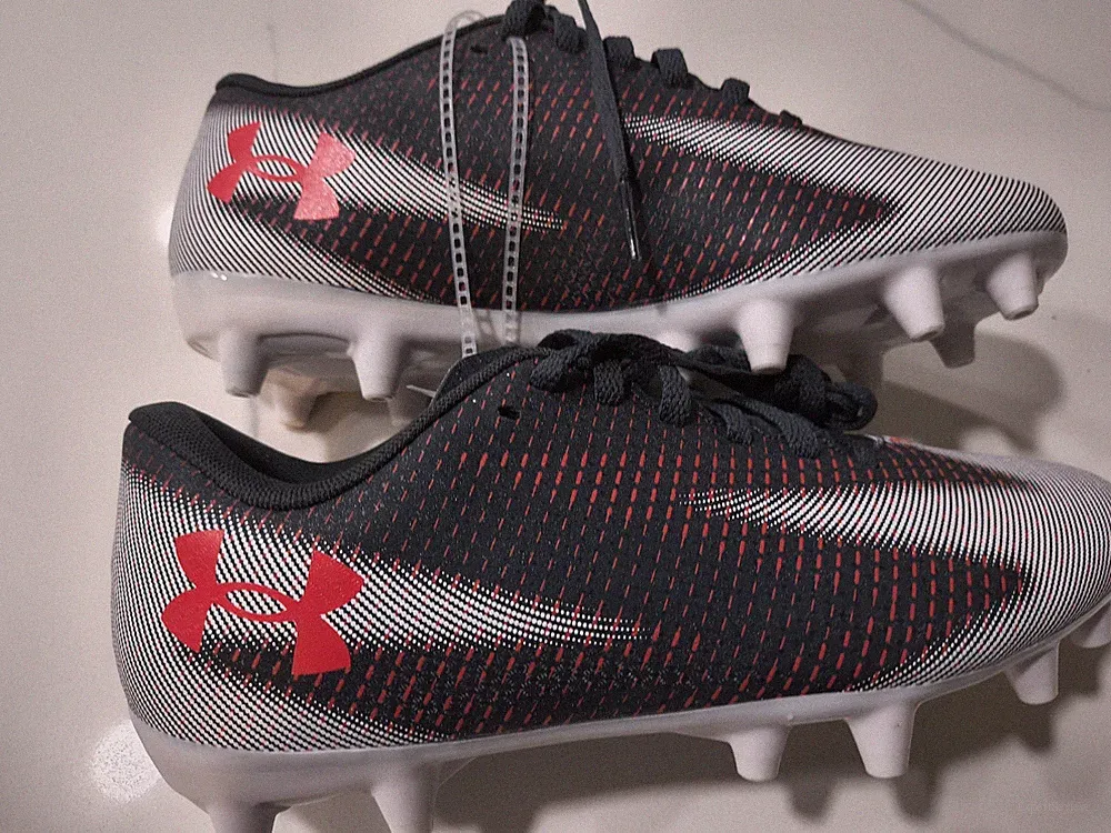 Under Armour Youth Soccer Cleats (5.5) Retails For $95