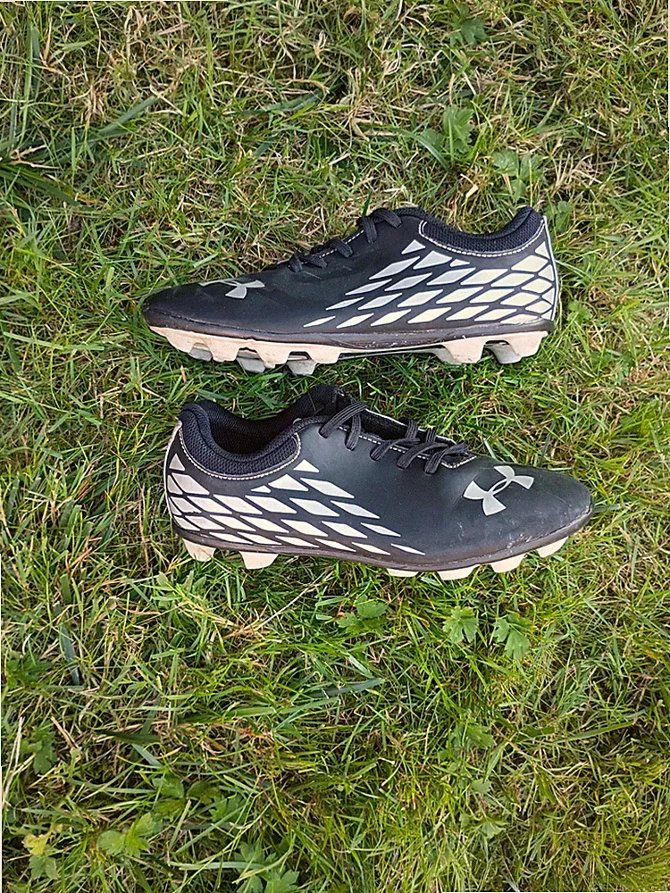 Under Armour Youth Soccer Cleats Size 4.5