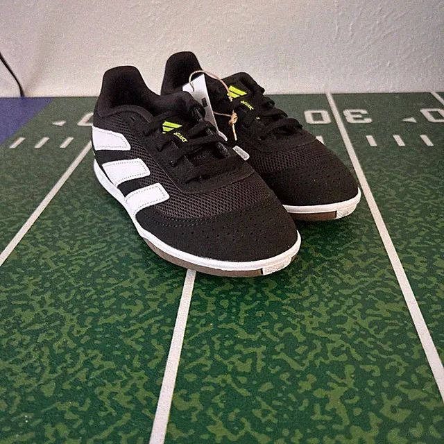 Unisex Sneakers & Athletic Shoes adidas Predator Club Indoor Soccer Size 1
