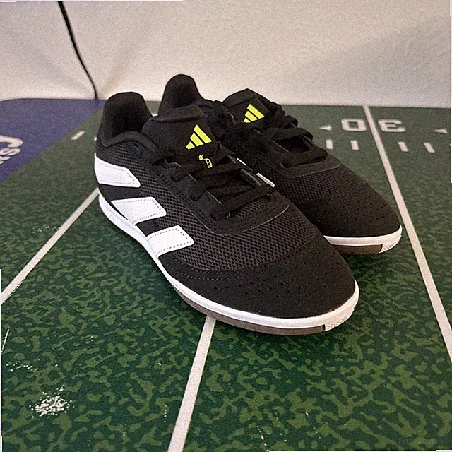 Unisex Sneakers & Athletic Shoes adidas Predator Club Indoor Soccer Size 2 1/2