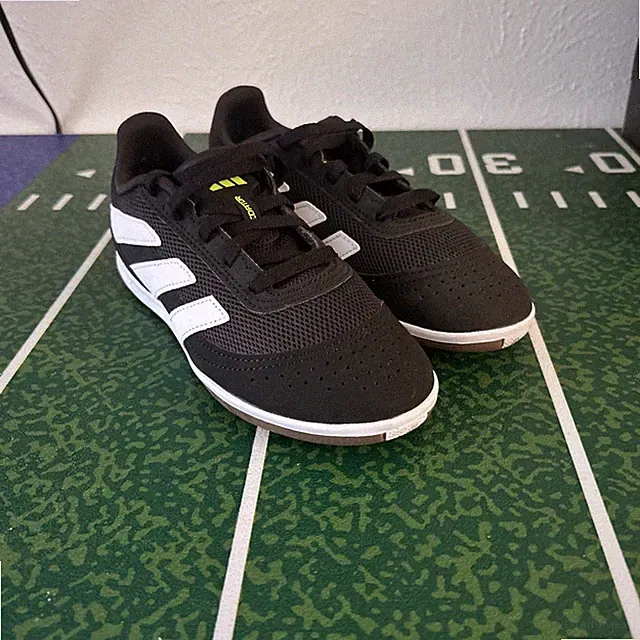 Unisex Sneakers & Athletic Shoes adidas Predator Club Indoor Soccer Size 2