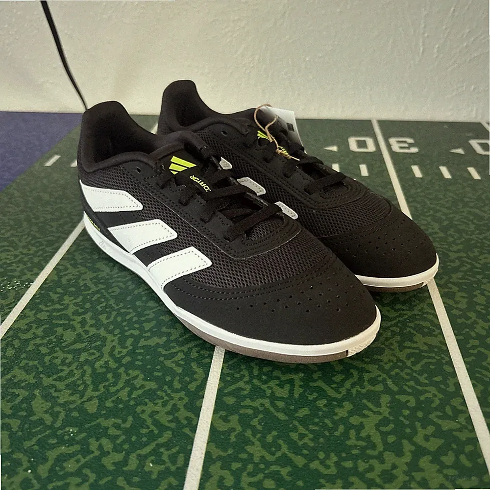 Unisex Sneakers & Athletic Shoes adidas Predator Club Indoor Soccer Size 3 1/2