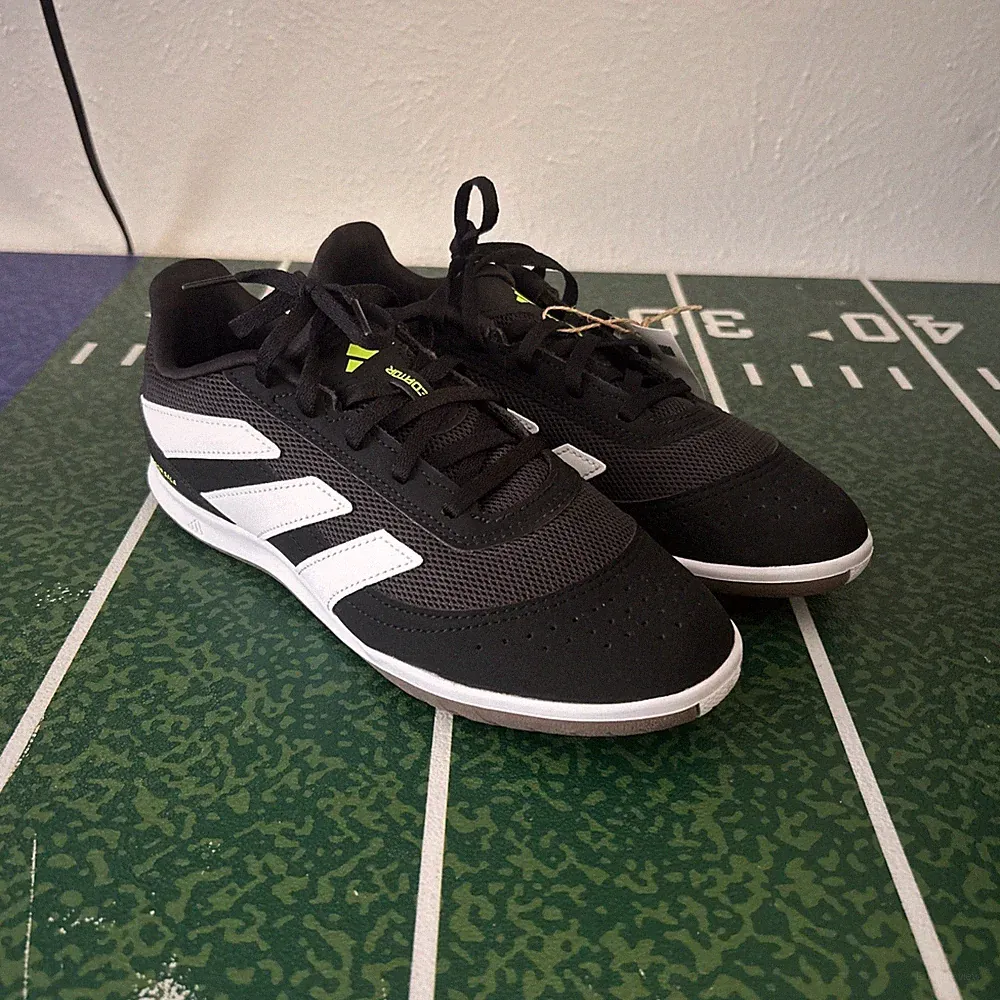 Unisex Sneakers & Athletic Shoes adidas Predator Club Indoor Soccer Size 5 1/2