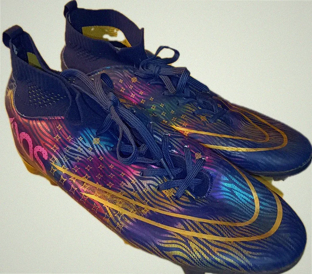 Unisex Soccer Boots Cleats Professional Spikes Shoes Soccer Size 40 Euro