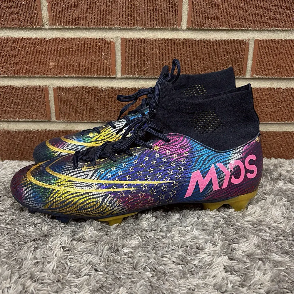 Unisex Soccer Boots Cleats Professional Spikes Shoes Soccer Size 45 Euro