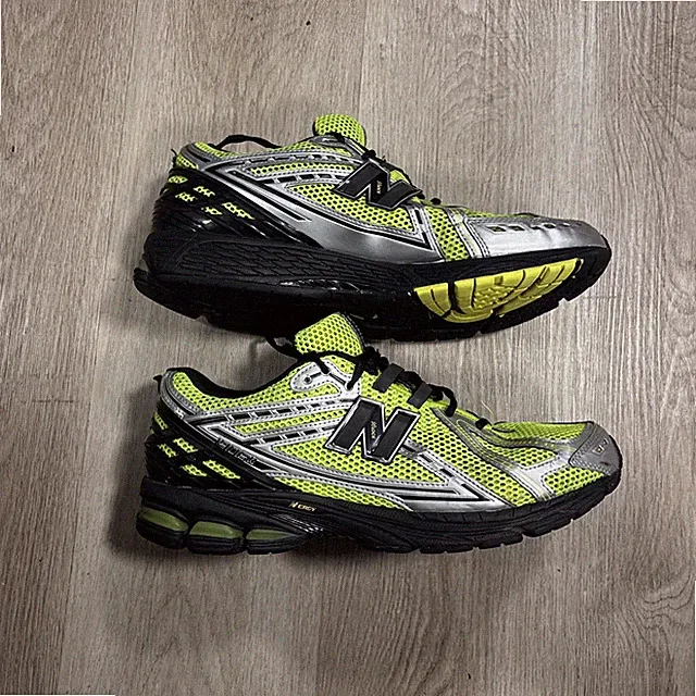 US 13 New Balance 1906R Men's Neon Green Silver Black Runner -M1906RCG VNDS