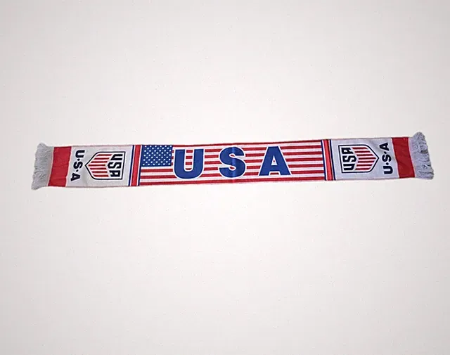 USA 🇺🇸 Premium Football Scarf – Classic Knit Scarf for True Fans