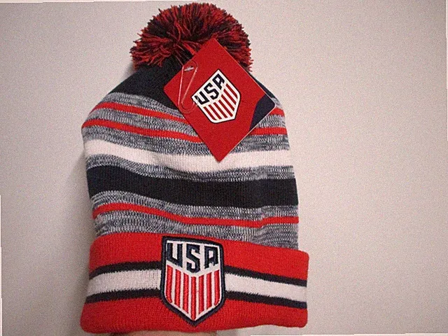 USA SOCCER (WORLD CUP) MENS WINTER POM POM BEANIE HAT (ADULT) NWT RAISED LOGO