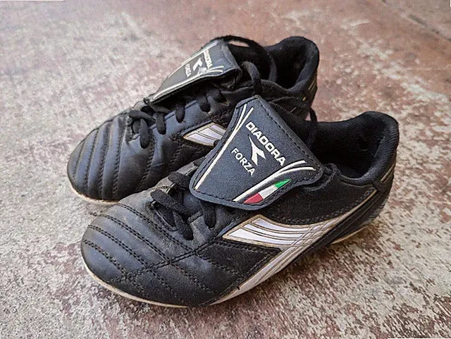 Used Diadora Forza Boys Cleats Girls Child Kids Youth Soccer Shoes Size 13.5