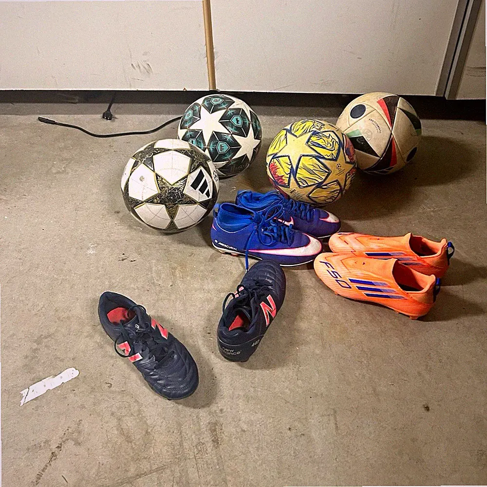 (Used) Kids soccer set: new balance cleats 3.5, Nike and addias 4 and 4 balls