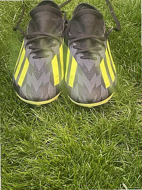 (USED MINT CONDITION) NEON GREEN AND BLACK CLEATS Size 7 1/2 US