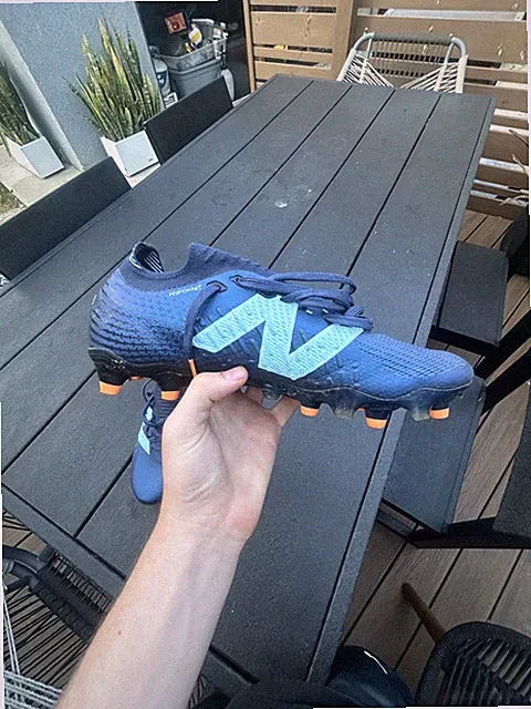Used New Balance Men’s Tekela Pro Low Laced FG V4+ Soccer Cleat size 8.5