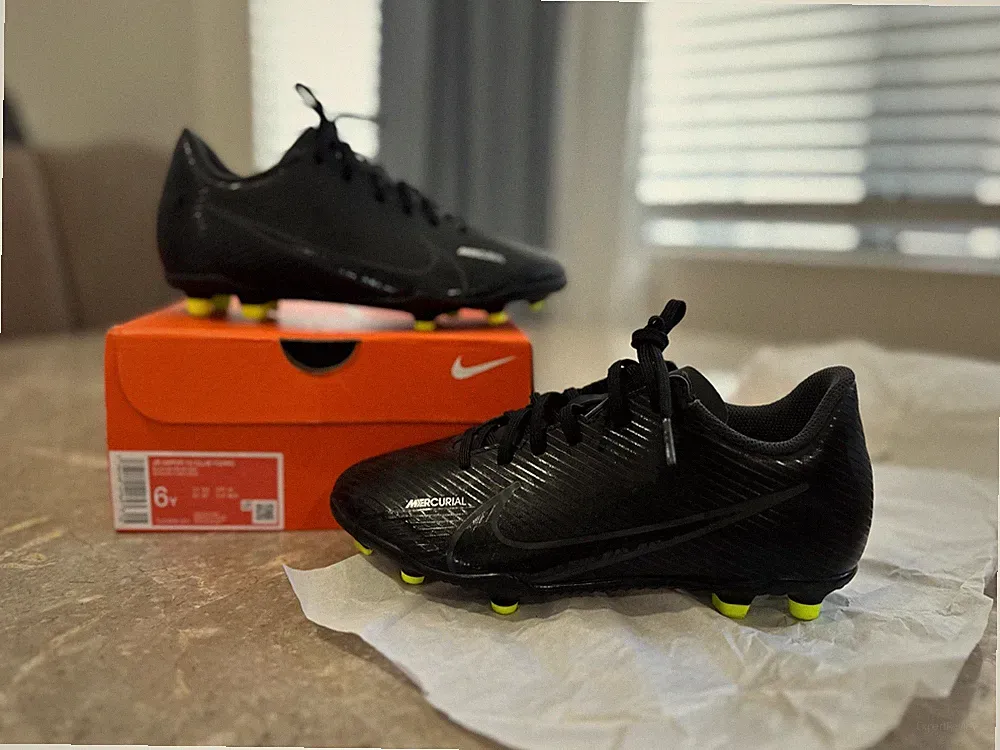 Used NIKE Jr VAPOR 15 CLUB FG/MG youth sz 6Y soccer cleats black football B3