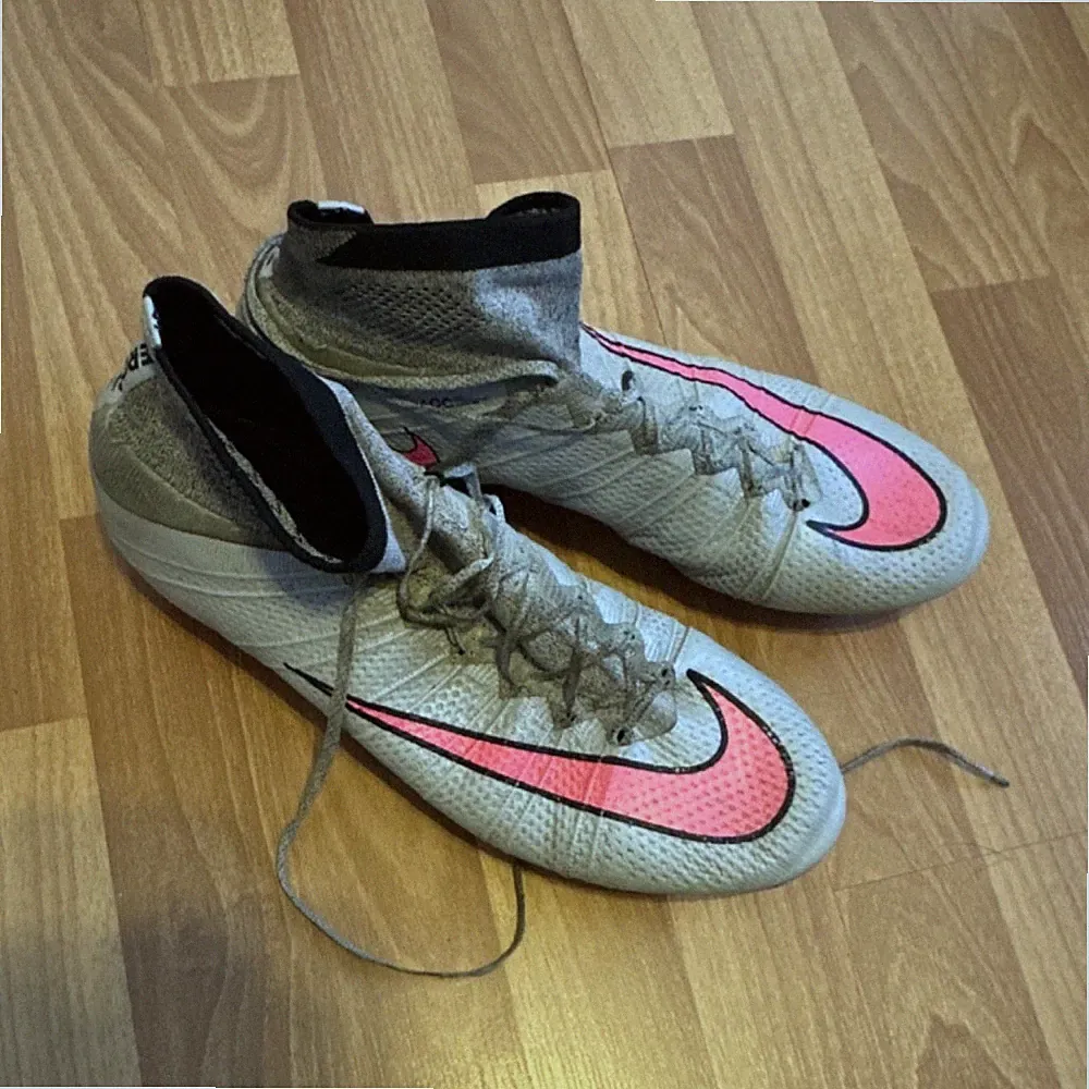 USED: Nike Mercurial Superfly 4 IV Soft Ground Soccer Cleats Pink and Grey 10.5