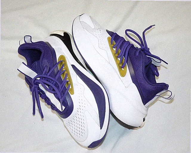 UW Huskies NCAA Player Issue Adidas AlphaBoost V2 Shoes Size 4.5 / 5.5 | IH6332