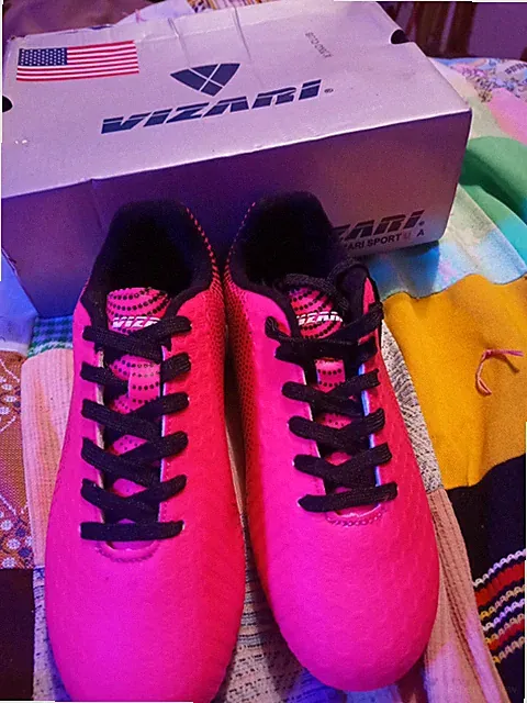 Vasari,Hot Pink &Black Soccer Cleats,Size4J,Stealth-93354J,Brand New in Box