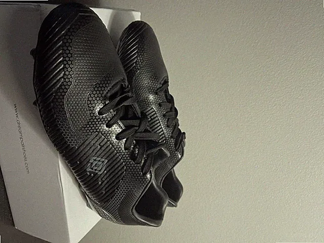Very Good These Soccer Cleats Were Made For Curving The Ball In Fast Speeds
