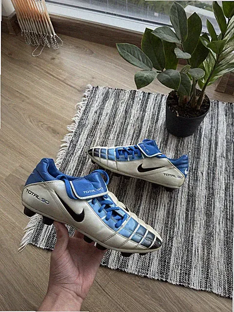 VERY RARE NIKE TOTAL 90 II FOOTBALL SHOES SOCCER 2003 BOOTS Sz 42.5 (US 9 ) Men
