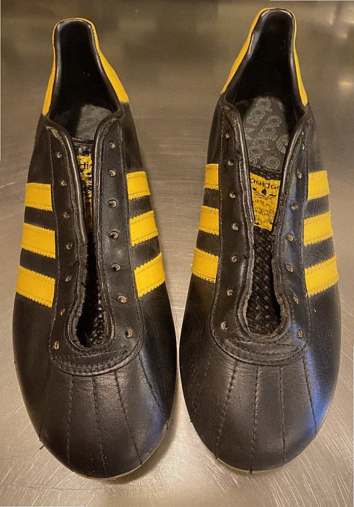 VINTAGE 1970's ADIDAS WORLD CUP II SOCCER CLEATS-Size 7