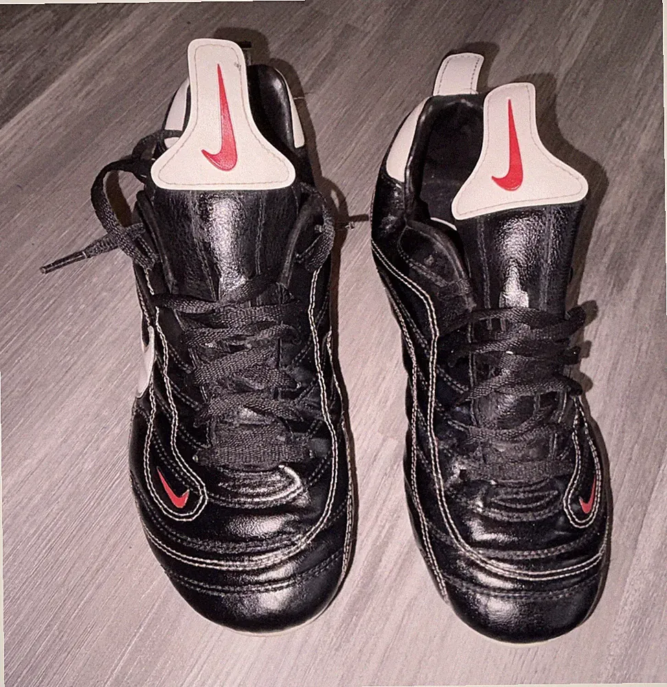 Vintage 1997 Nike Air Soccer Cleats Leather Black Red White 117217-010 Men's 10