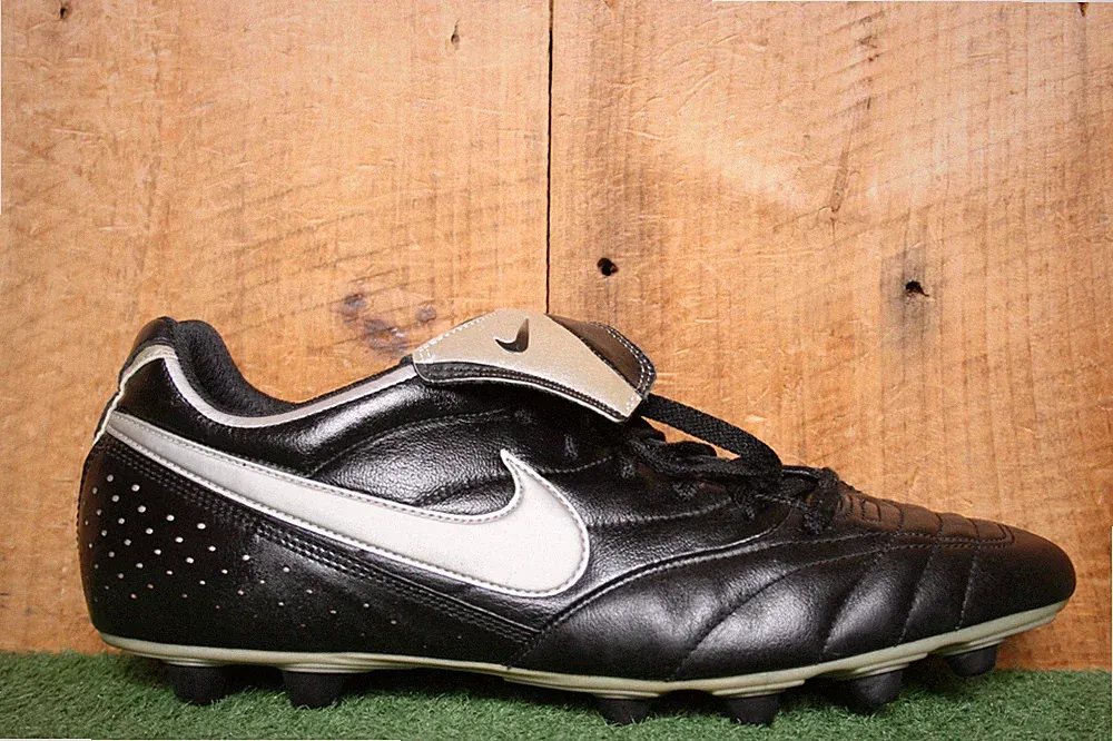 Vintage 2005 Nike Ronaldinho Black Leather Football Boots Soccer Cleats Men's 13