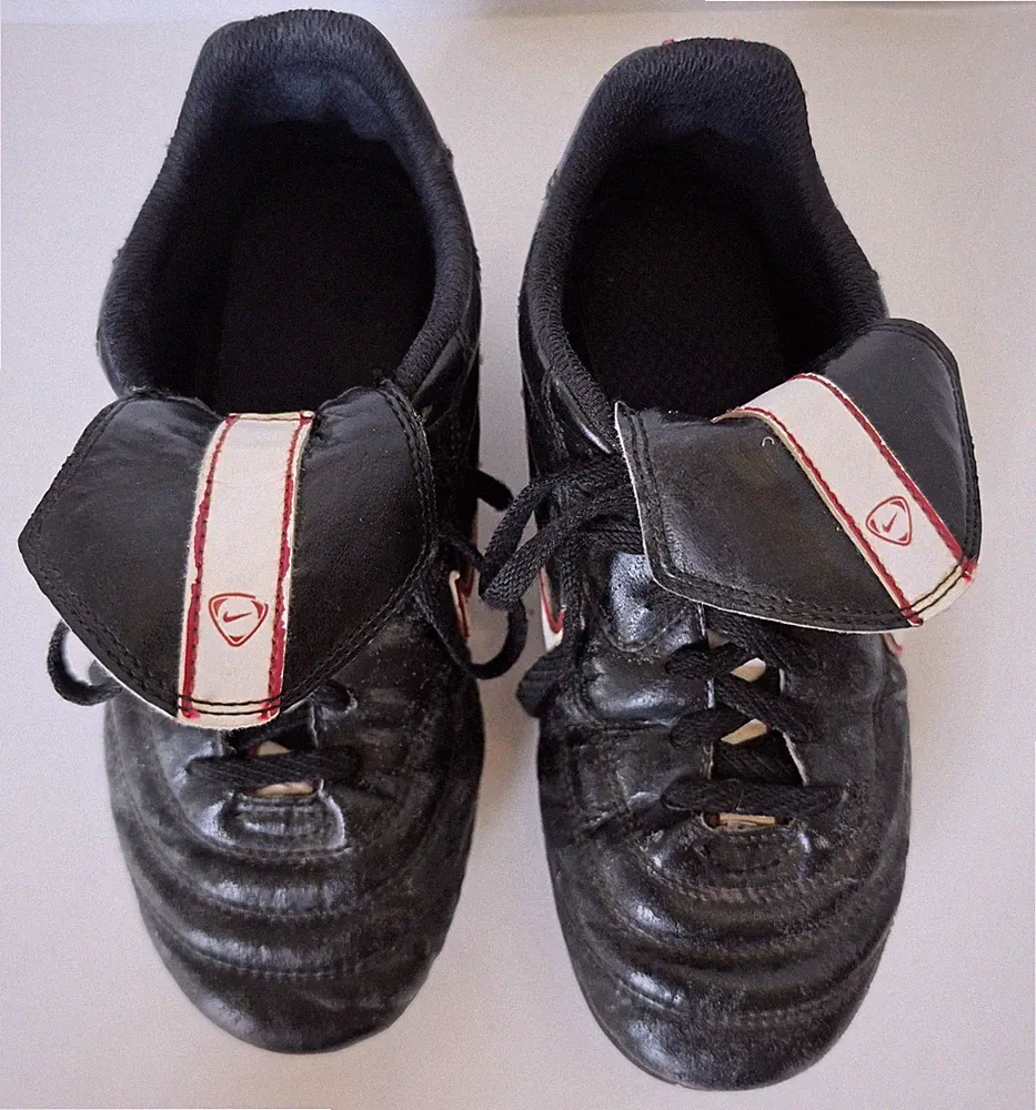 Vintage 2005 Nike Tiempo 750 II Soccer Cleats Black Red Youth Size 2.5Y