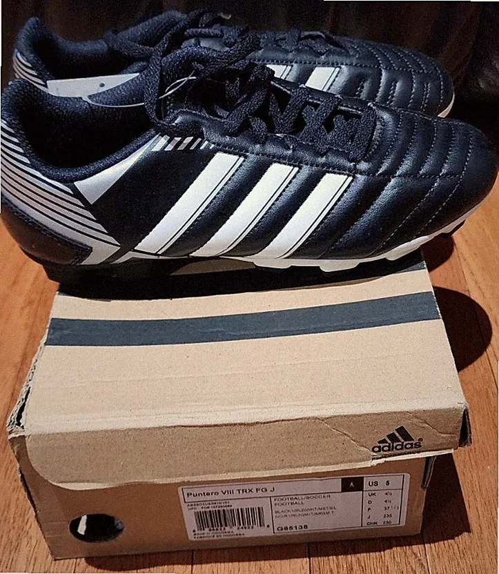 Vintage Adidas Boys Puntero VIII G65135 Black Soccer Cleats Size 5 NEW in Box