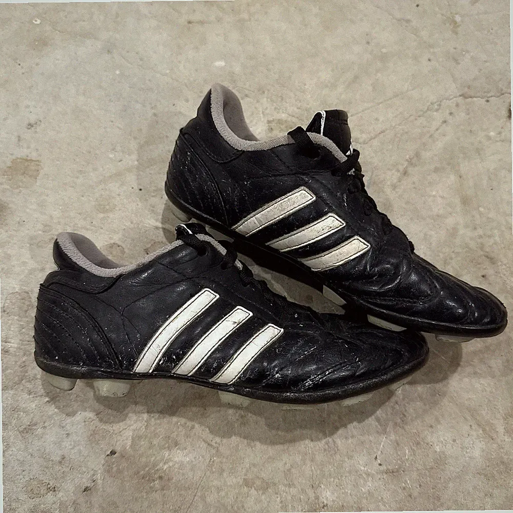 Vintage ADIDAS Soccer Cleats Youth Child Sz US 4.5 Unisex 749822