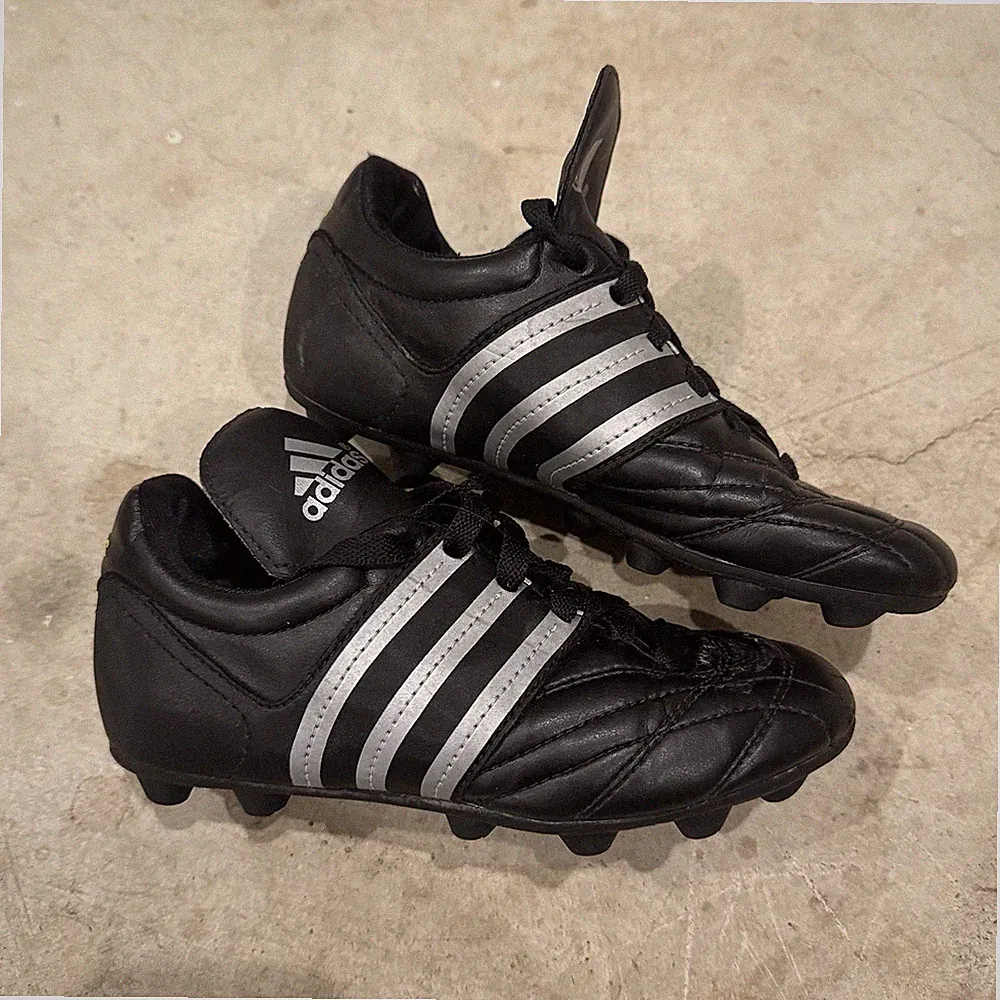 Vintage Adidas Soccer Shoes Cleats Adinova Kids/Boy 1.5 Leather