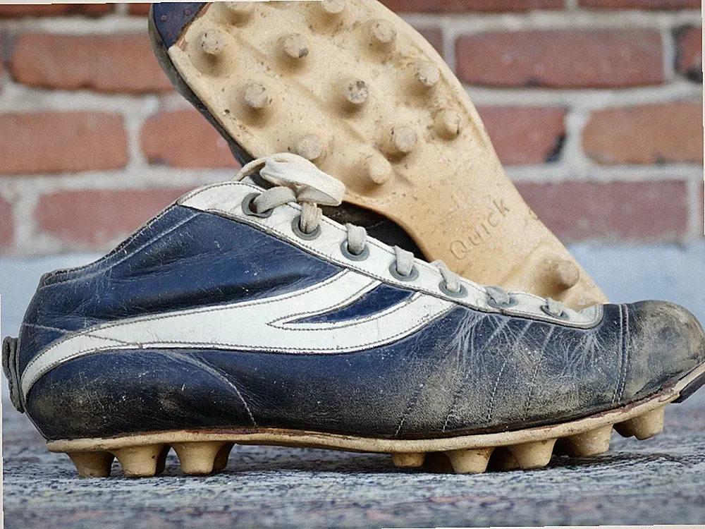 Vintage football cleats black leather Sz 8.5 quick stripe soccer 1950s? 1960s?