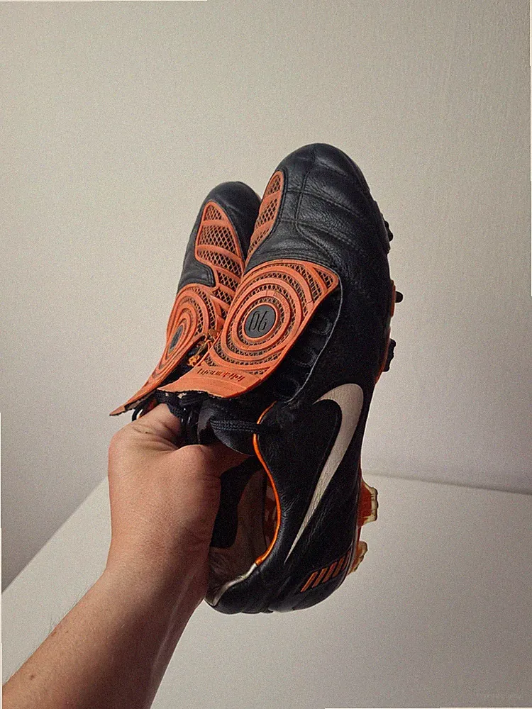 Vintage Football Soccer Cleats Nike Total 90 Laser Leather Black Orange US8