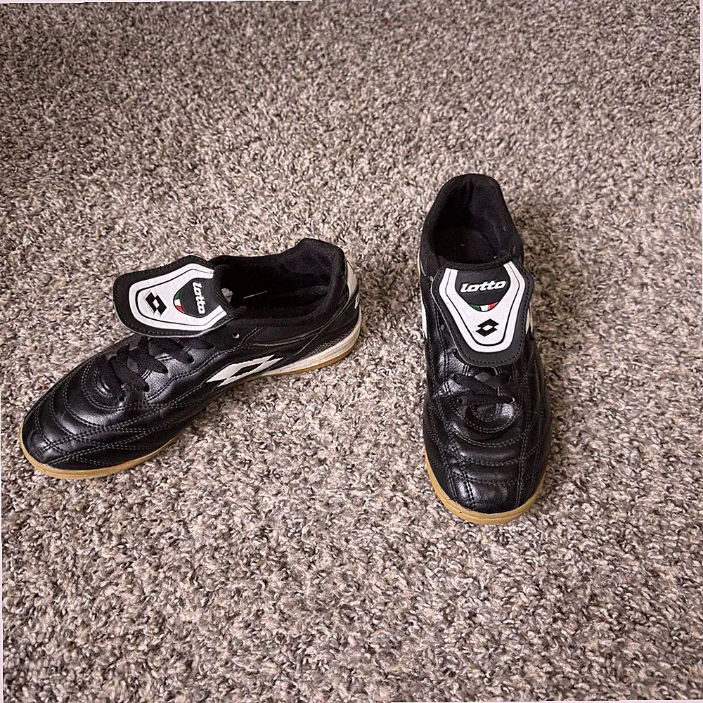 Vintage LOTTO Leather Soccer Shoes Indoor Outdoor Futbol Cleats US 7 UK 6 EU 39