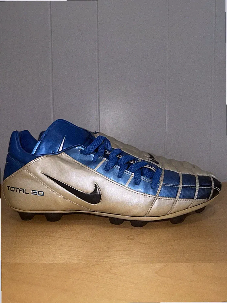 Vintage Men’s Nike Total 90 II SG Soccer Cleats Size 10.5 M / 9 W