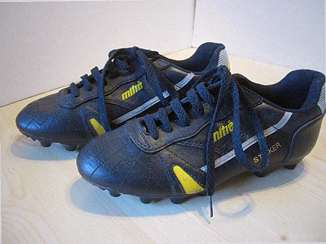 Vintage Mitre Jr Soccer Cleats Boots England Youth Size US 4.5 Black Outdoor VGC