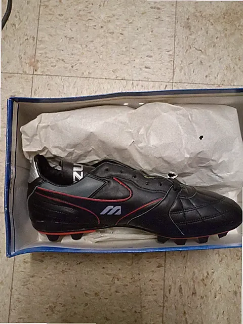 vintage mizuno cleats, size 9, red and black