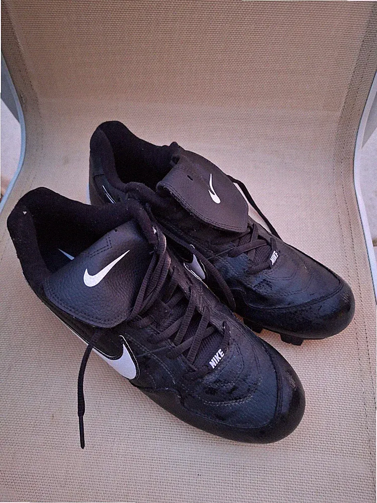 Vintage NIKE CLEATS SHOES SOCCER 2002 SIZE 11