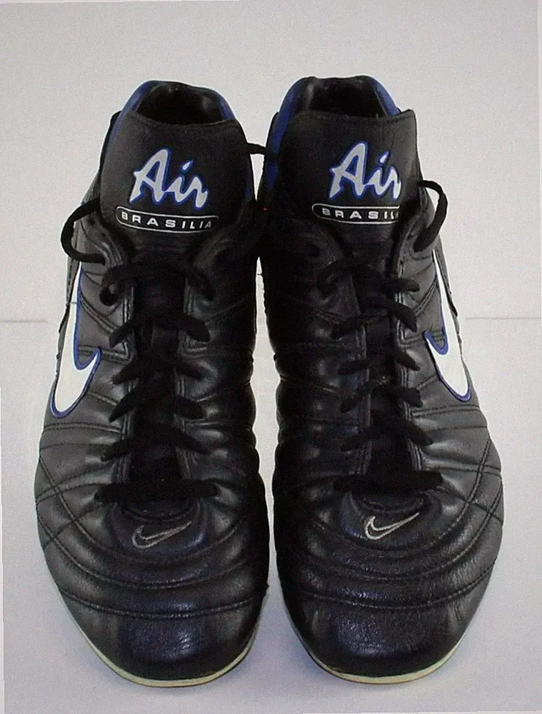 Vintage Nike Leather Air Brasilia Soccer Cleats (9 US)