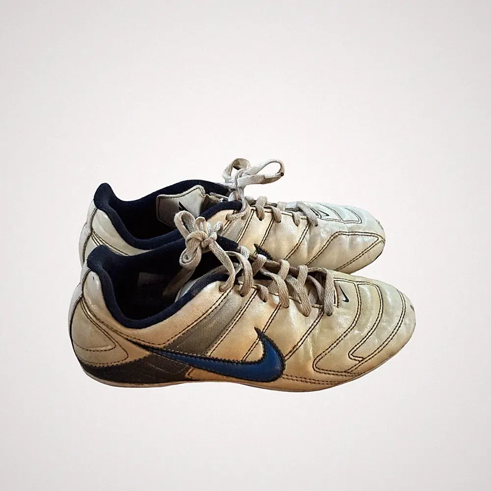 Vintage Nike Leather Soccer Cleats Sz 2.5M - Cream & Blue