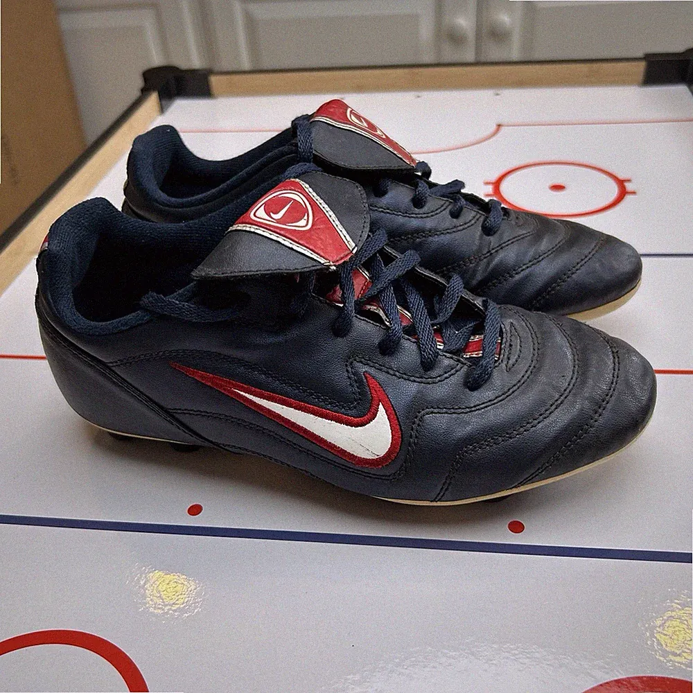 Vintage Nike Soccer Cleats Obsidian Varsity Red White Men's Size 6