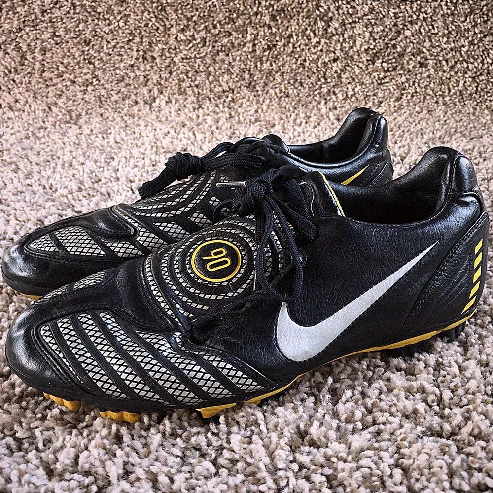 Vintage Nike T90 Total Ninety Cleats Mens 7 US / 8 UK Black Yellow Soccer Futbol