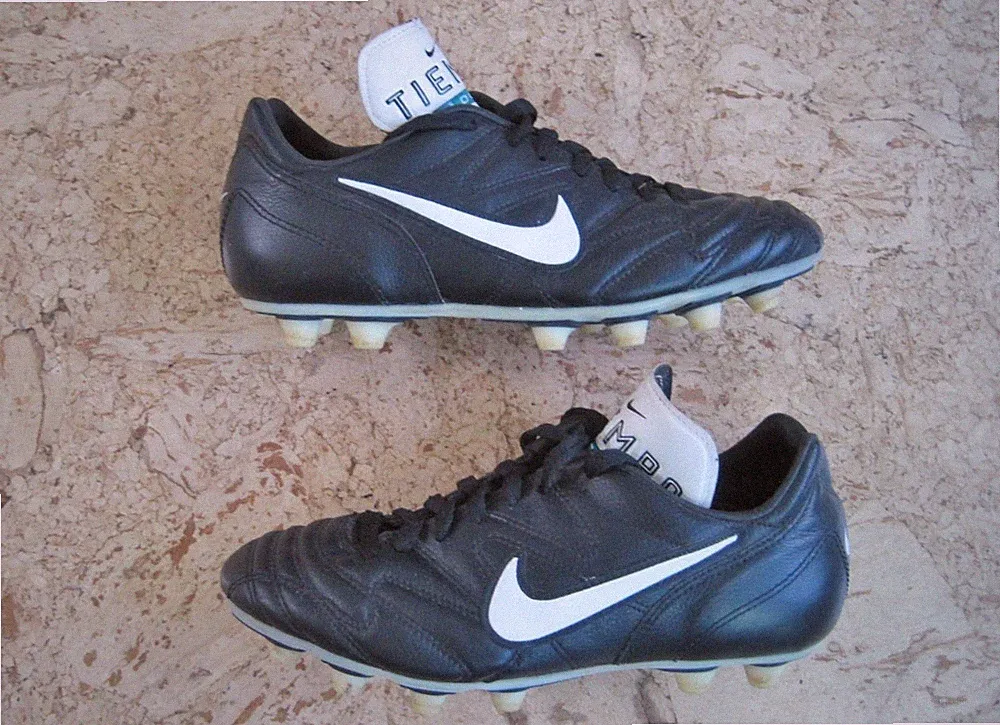 Vintage Nike Tiempo 1000 - Mens Size 8.5 Soccer Cleats 1999 VGC 117232 RARE