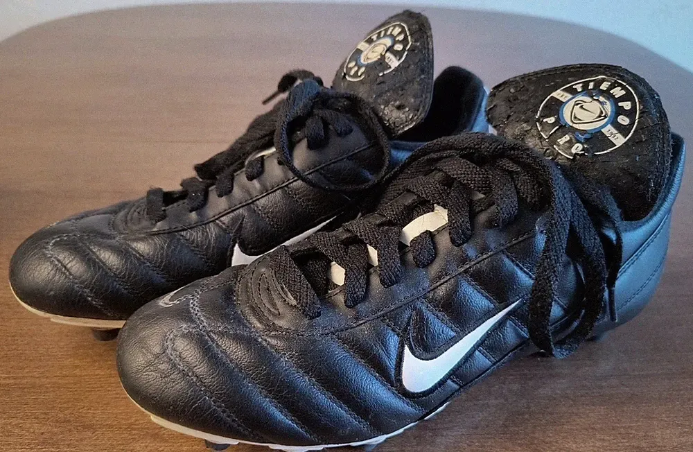 Vintage Nike Tiempo Cleats Shoes 750 y2k Size 6 Mens leather football soccer