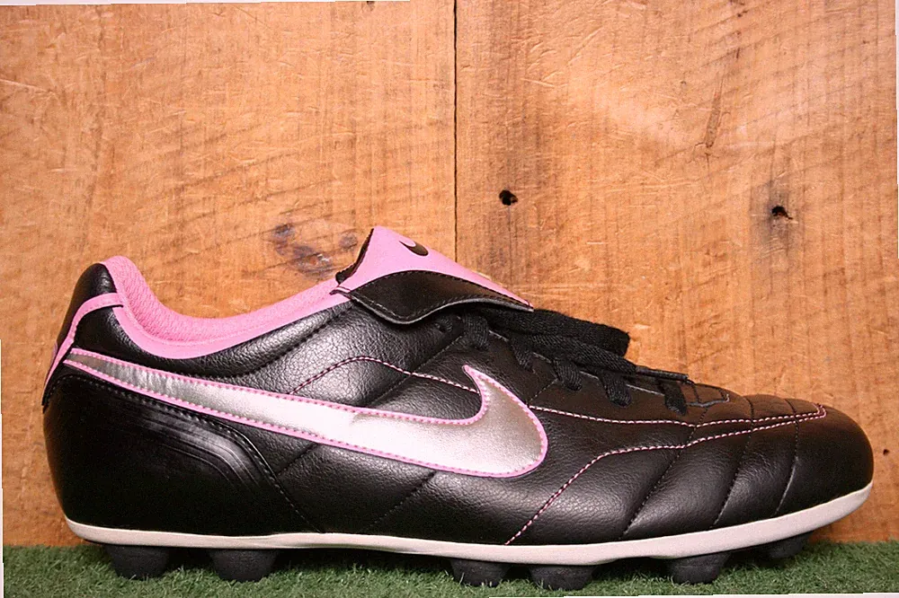 Vintage NIKE 'Tiempo Natural VT' Black/Pink/Silver Soccer Cleats Men's Sz. 11.5